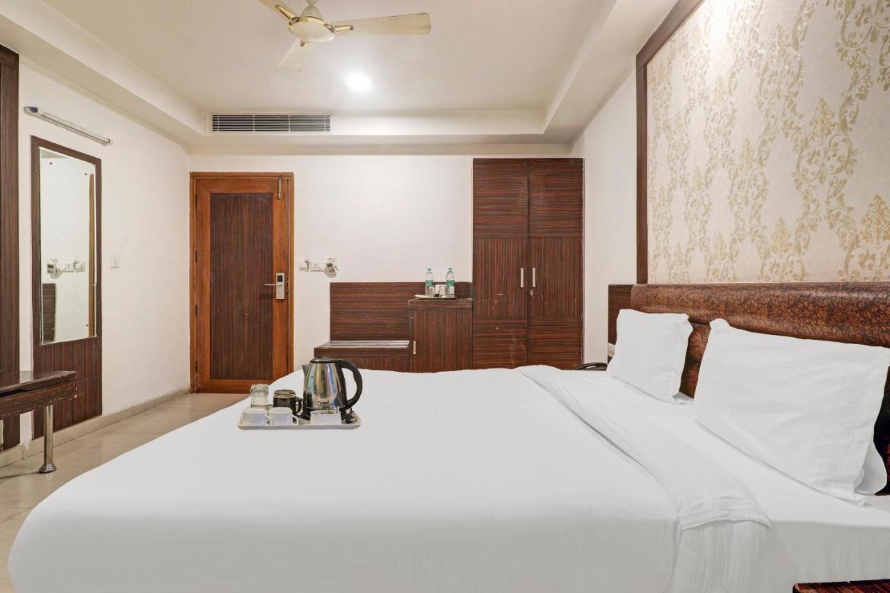 Oyo Townhouse 748 Hotel Parth Paradise Ghaziabad Exterior photo
